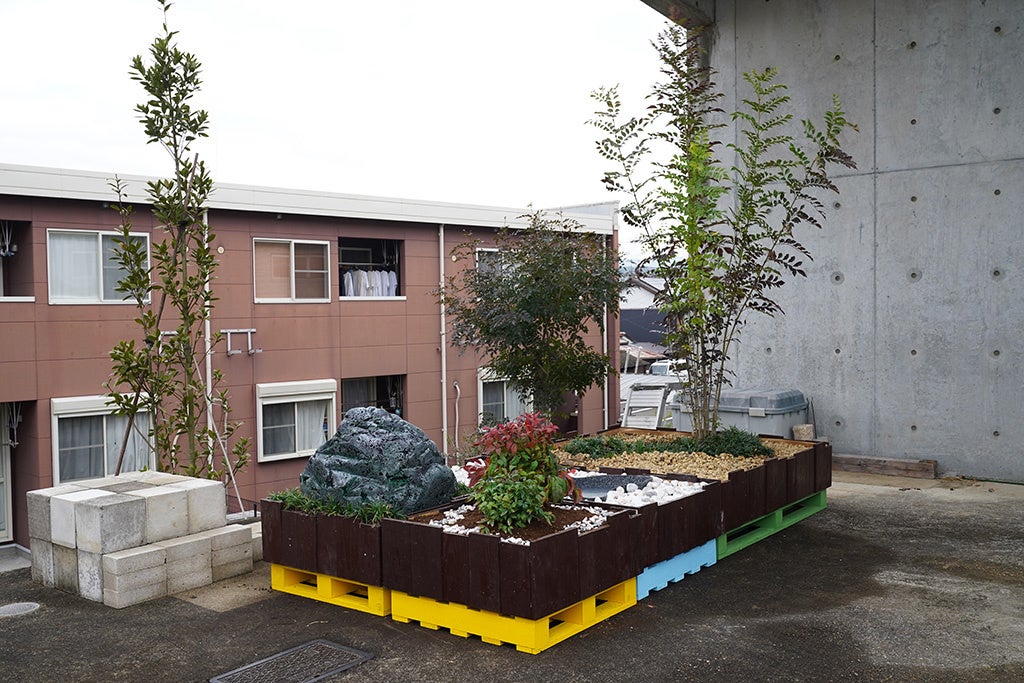 ”プチART×GARDENプロジェクト2022” ついにモニター宅へモジュールのお庭を設置！！のサブ画像2_ガレージに作ったお庭