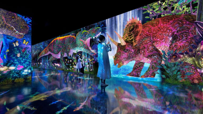 チームラボ、恐竜など太古の動物を捕まえ、観察する新しい学びのプロジェクト《捕まえて集める恐竜の森》を4月8日から、「Galaxy Harajuku」（東京・原宿）で開催。のメイン画像