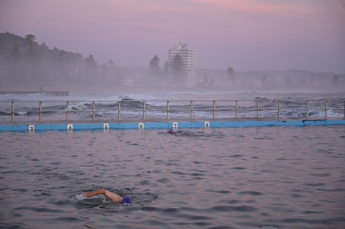 THE GALLERYセレクション展 クキモトノリコ写真展「海でプールな人々 ～People at the Pool beside the Beautiful Beach～」を開催のメイン画像