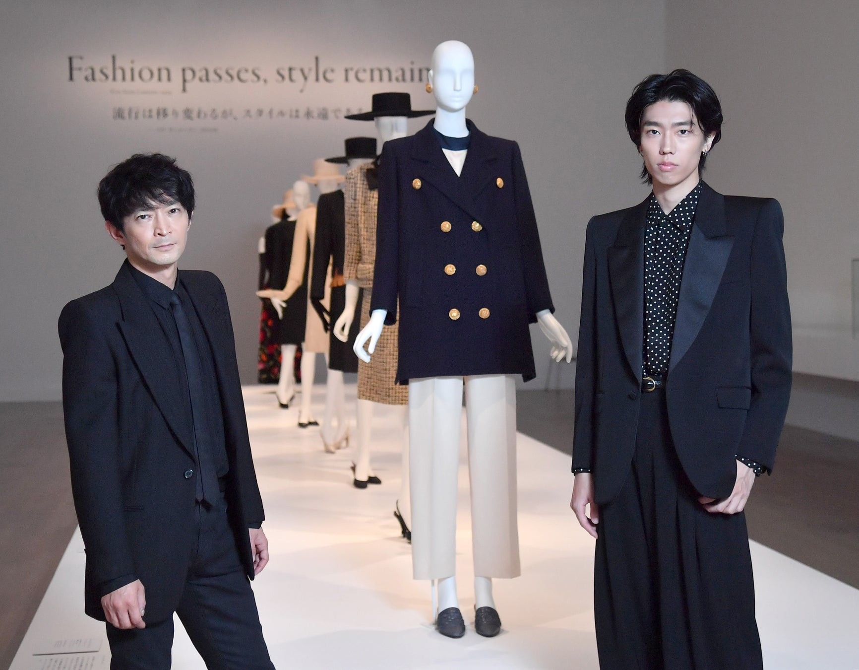 本日開幕！「イヴ・サンローラン展　時を超えるスタイル」早くも話題沸騰中！　モードの帝王、没後日本初の回顧展のサブ画像2_（左）津田健次郎さん　（右）idomさん