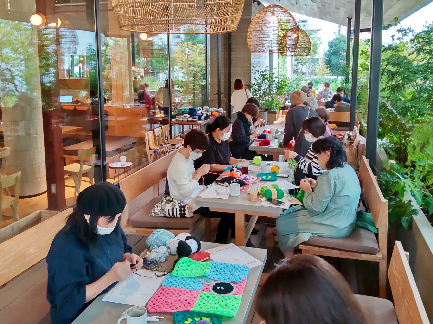 豊島区立南池袋公園で新しい池袋のアート＆カルチャーを創出する「としま編んでつなぐまちアート2023」ワークショップを開催のサブ画像4_モチーフ編みワークショップ（イメージ）