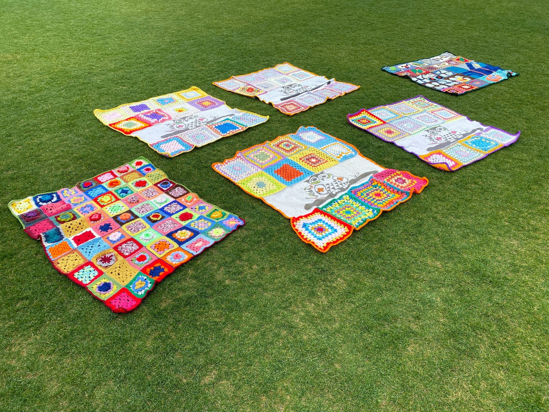 豊島区立南池袋公園で新しい池袋のアート＆カルチャーを創出する「としま編んでつなぐまちアート2023」ワークショップを開催のサブ画像8_昨年の「としま編んでつなぐまちアート」開催後、公園を彩るガーランドやラグが寄贈されました