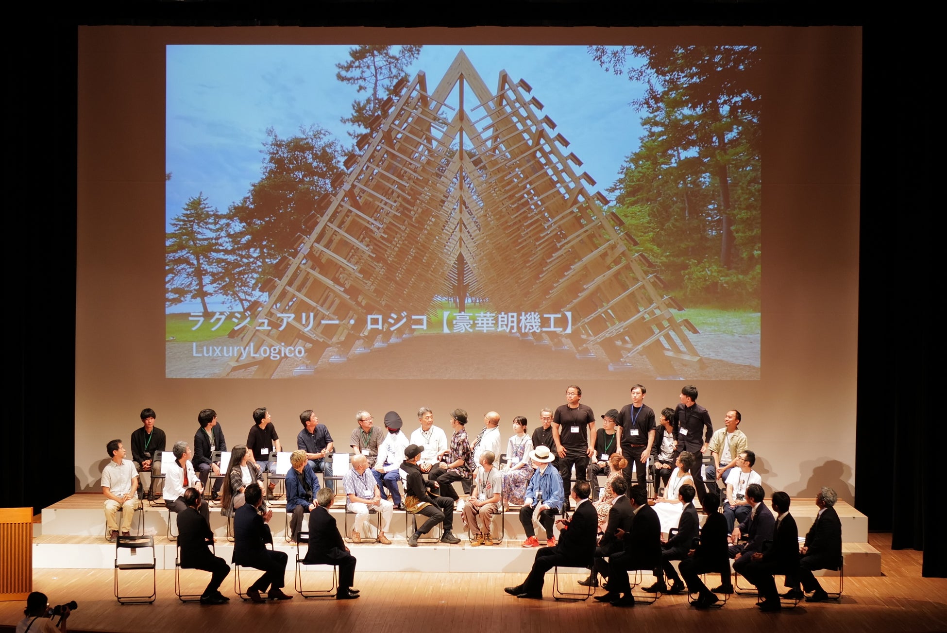 台湾のラグジュアリー・ロジコ（豪華朗機工）が『家のささやき（Home Whispering）』を出品、奥能登国際芸術祭が開幕のサブ画像4_世界各地からの出展アーティストとともにラグジュアリー・ロジコ（豪華朗機工）の制作メンバーである張耿華、林昆穎、陳乂らも出席した。
