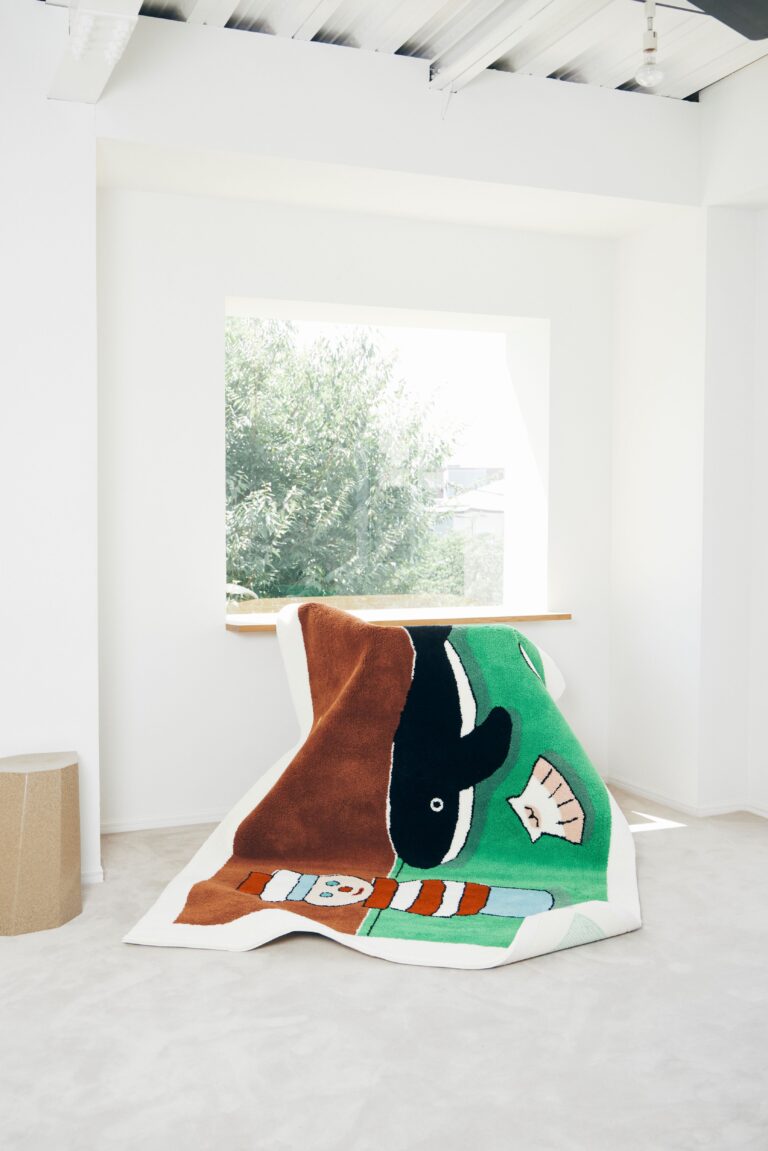 【OIL by 美術手帖ギャラリー】安西水丸、長場雄のアートワークをインテリアに。6種のオリジナルラグを、10月6日（金）よりONLINE PARCOにて限定販売スタート。のメイン画像