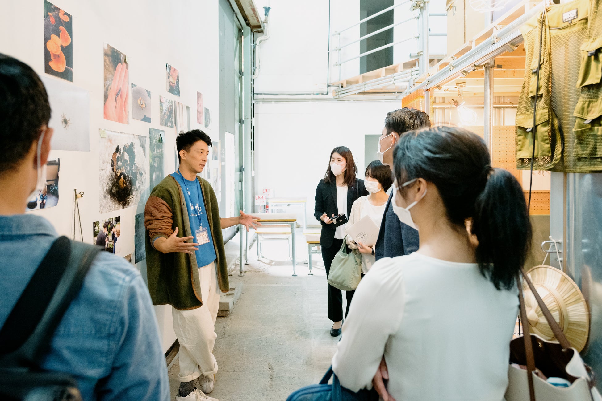 大阪最大のアーティスト・シェアスタジオ・SSK 一般公開＋展覧会「Open Storage 2023 Autumn」を開催＆クリエイターズキッチン「スースーキッチン」がついに本格始動！のサブ画像5_Open Studio 2022 Autumn スタジオツアー 開催風景, 撮影：増田好郎