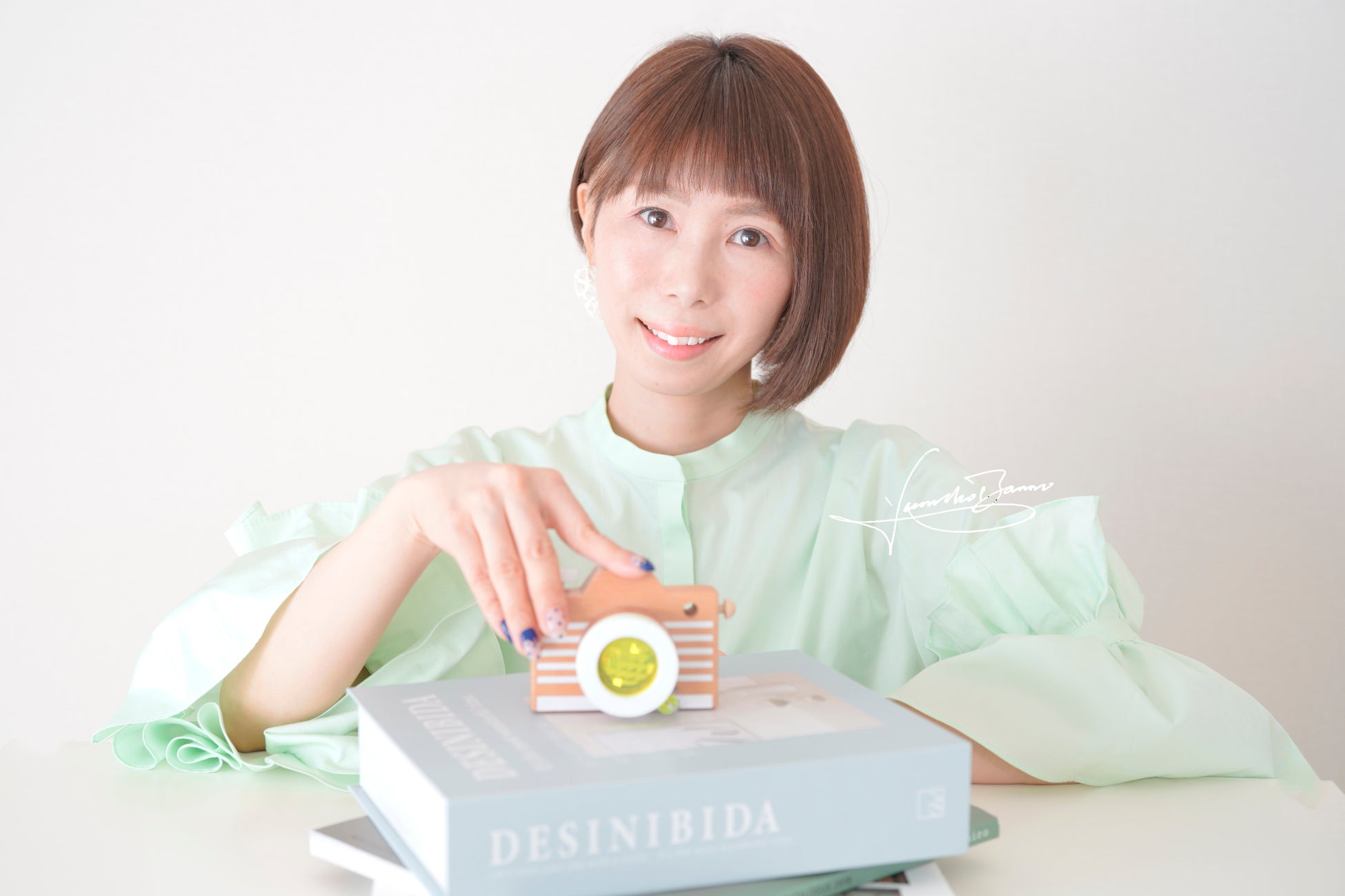 スマホをかざすとトリックアートが浮かび上がり、被写体が見違えるほど奇麗に撮れる卓上サイズの撮影ブース「テーブルフォトブース」が、阪神梅田本店2階クリエイターズヴィレッジに初出店。のサブ画像9