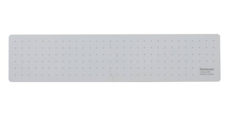 手のひらサイズに折りたたんでペンケースに収納できる！A4サイズまでのカット作業に対応した「モバイルカッティングマット」を発売のメイン画像