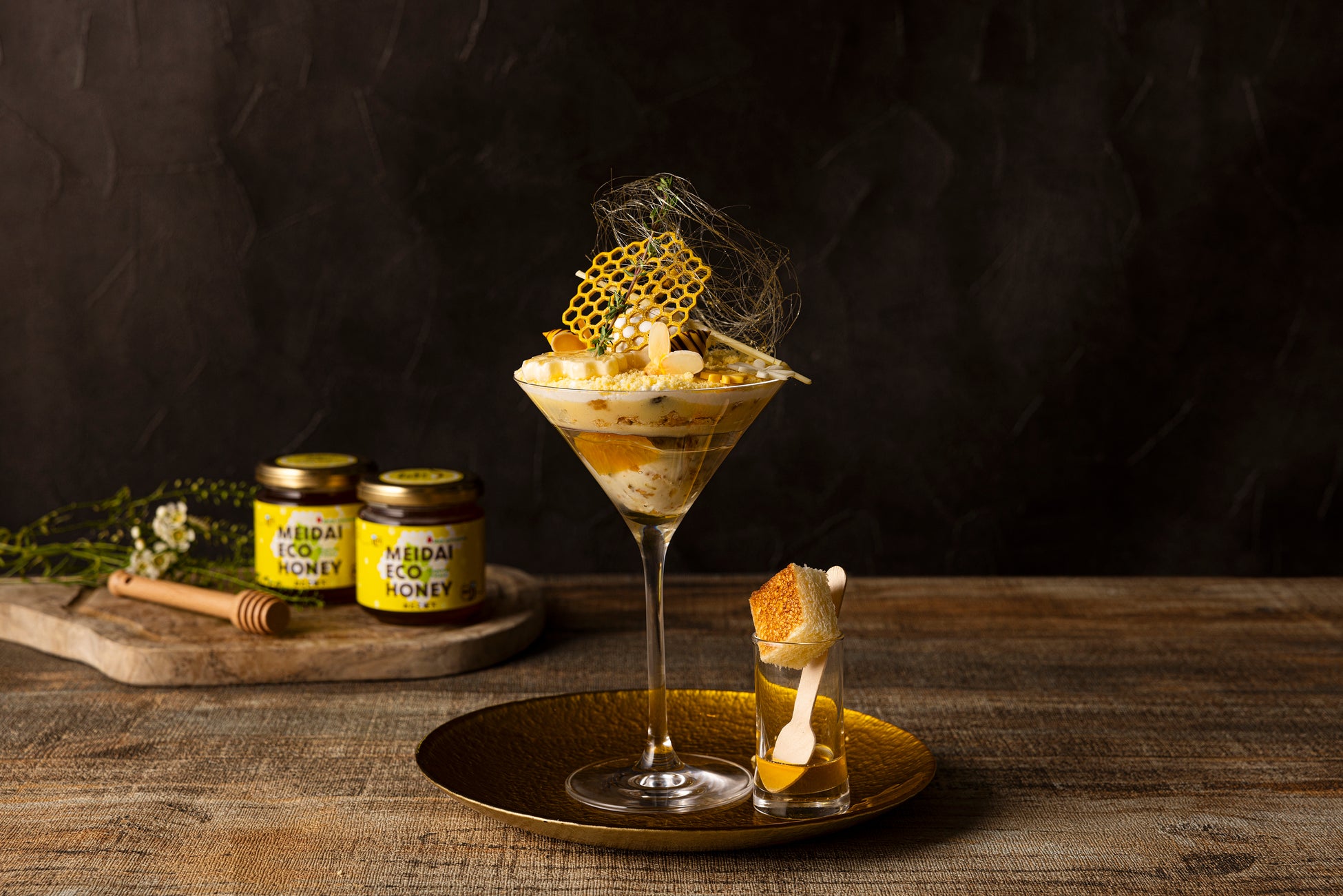ザ・プリンスギャラリー 東京紀尾井町 はちみつや柑橘の味わいを楽しめるパフェ「Bee Happy Parfait」を販売のサブ画像1_Bee Happy Parfait イメージ（ザ・プリンスギャラリー 東京紀尾井町）