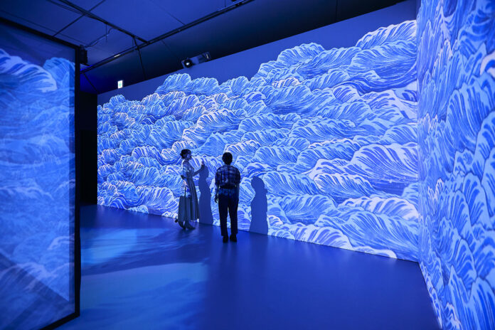 一旗プロデュース「空間体感！動き出す浮世絵展 NAGOYA」の公式記録映像第二弾“藍”を公開。世界で「ジャパン・ブルー」と絶賛され、その美しさに多くの人が魅了される「藍色」をテーマとする映像空間。のメイン画像