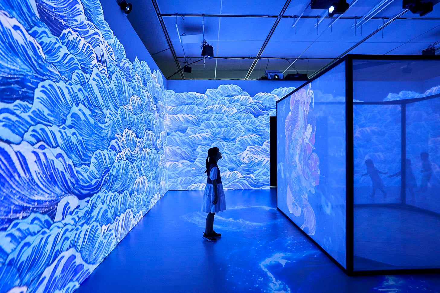 一旗プロデュース「空間体感！動き出す浮世絵展 NAGOYA」の公式記録映像第二弾“藍”を公開。世界で「ジャパン・ブルー」と絶賛され、その美しさに多くの人が魅了される「藍色」をテーマとする映像空間。のサブ画像17