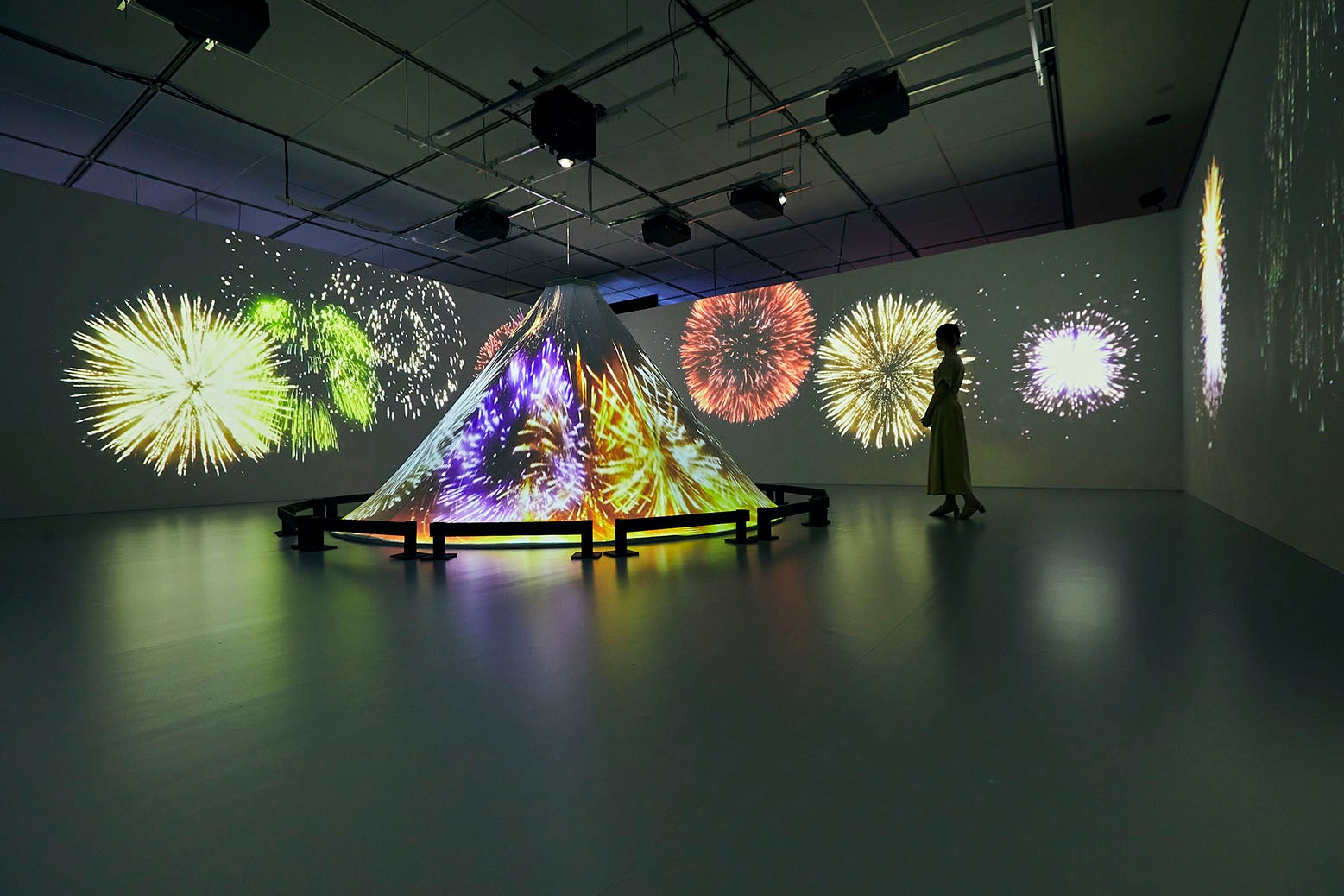 一旗プロデュース「空間体感！動き出す浮世絵展 NAGOYA」の公式記録映像第二弾“藍”を公開。世界で「ジャパン・ブルー」と絶賛され、その美しさに多くの人が魅了される「藍色」をテーマとする映像空間。のサブ画像9