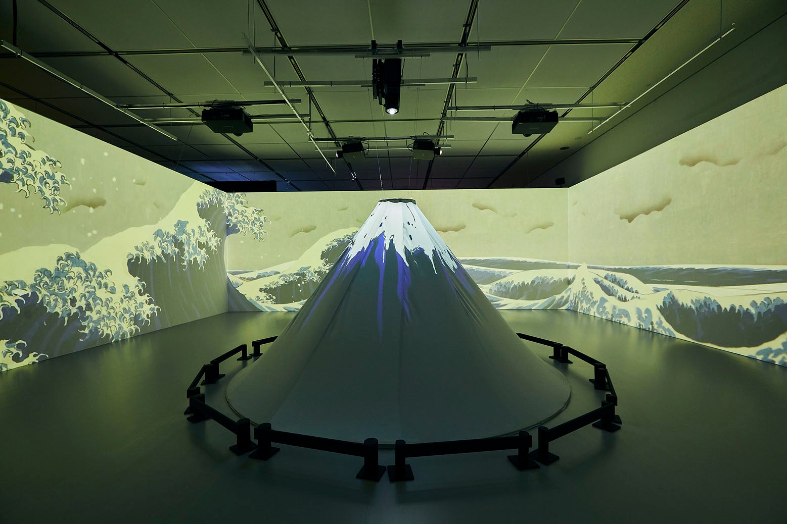 一旗プロデュース「空間体感！動き出す浮世絵展 NAGOYA」の公式記録映像第四弾“麗”を公開。美しい色使いで圧倒する桜の世界、繊細に表現された美人画の世界を巡る。のサブ画像1