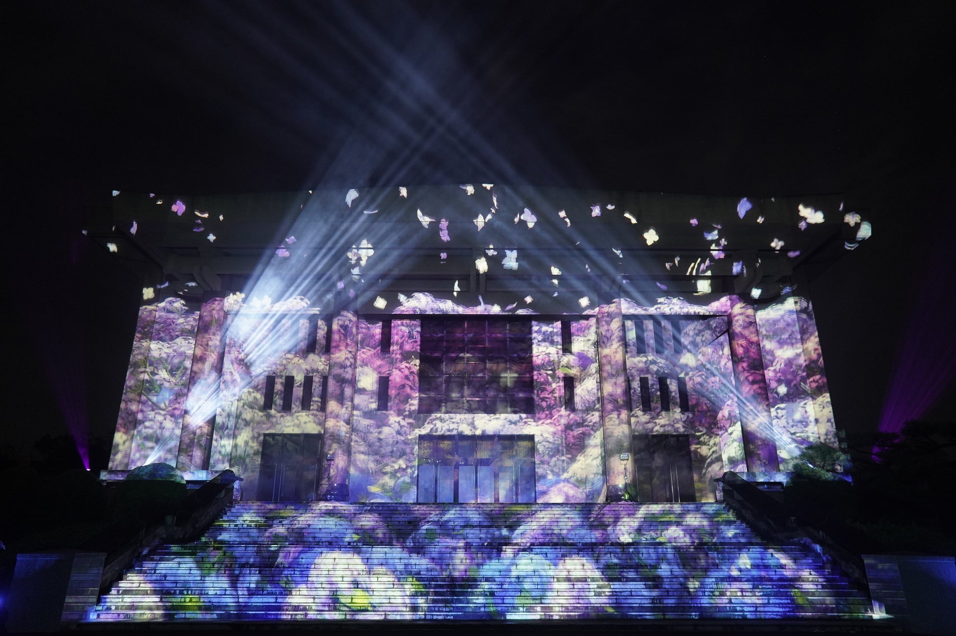 【開催中】一旗プロデュース「愛知学院大学学園祭 100周年記念講堂 プロジェクションマッピング 2023」を開催。愛学祭とのコラボレーションによる壮大なプロジェクションマッピング。公式写真を公開。のサブ画像12
