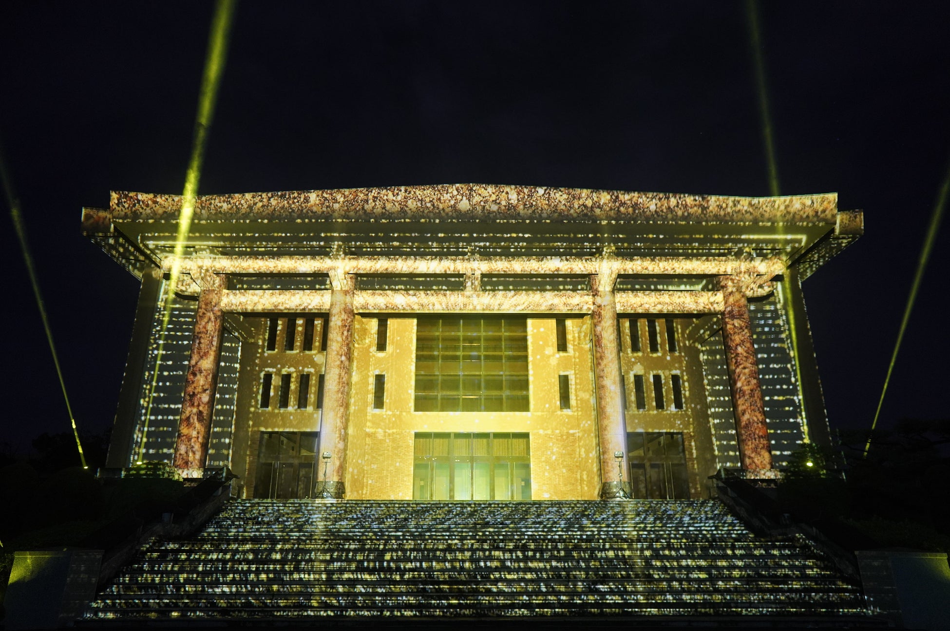 【開催中】一旗プロデュース「愛知学院大学学園祭 100周年記念講堂 プロジェクションマッピング 2023」を開催。愛学祭とのコラボレーションによる壮大なプロジェクションマッピング。公式写真を公開。のサブ画像6