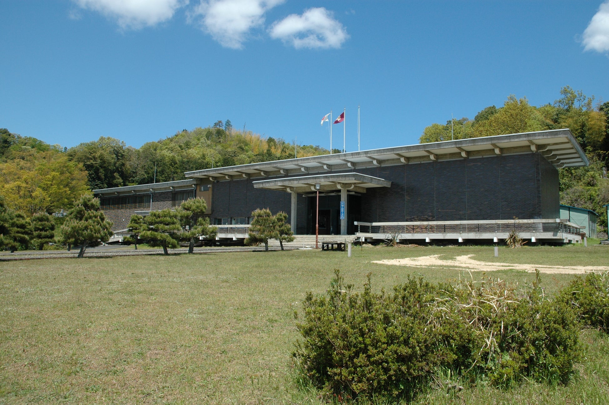 丹後の町を表現したテキスタイル作品を展示～『Kaico（カイコ）』住民参加型アートプロジェクト～のサブ画像3_プロジェクト参加者により制作されたテキスタイル作品を、一つの大きな作品として、ふるさとミュージアム丹後の屋外に展示します。（写真：ふるさとミュージアム丹後）