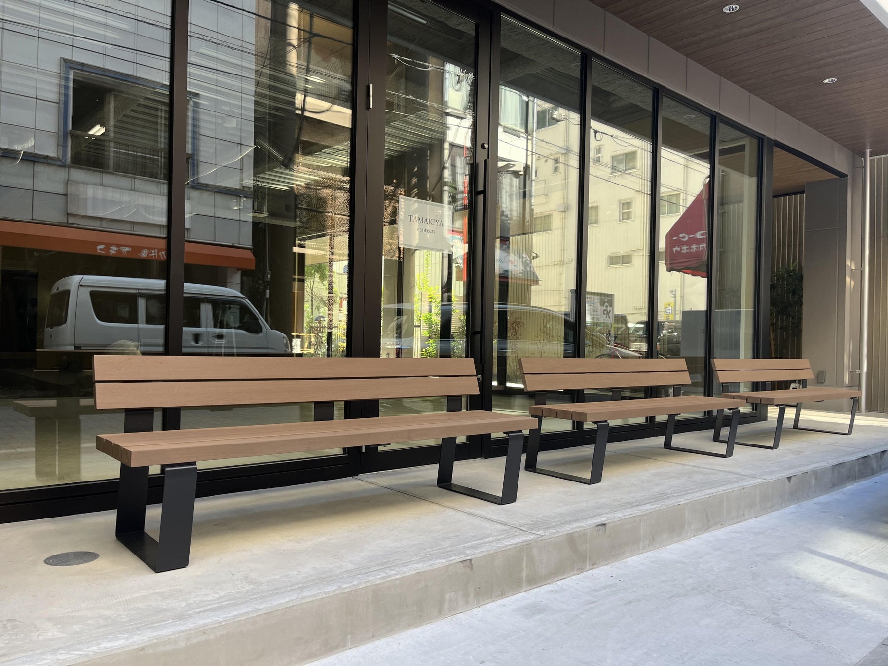 「東京ビエンナーレ2023」参加企画「セントラルイースト東京 2023」において、「TOKYO BENCH PROJECT」が実行する取り組みに参画し、「FANDALINE」のベンチを展示のサブ画像4