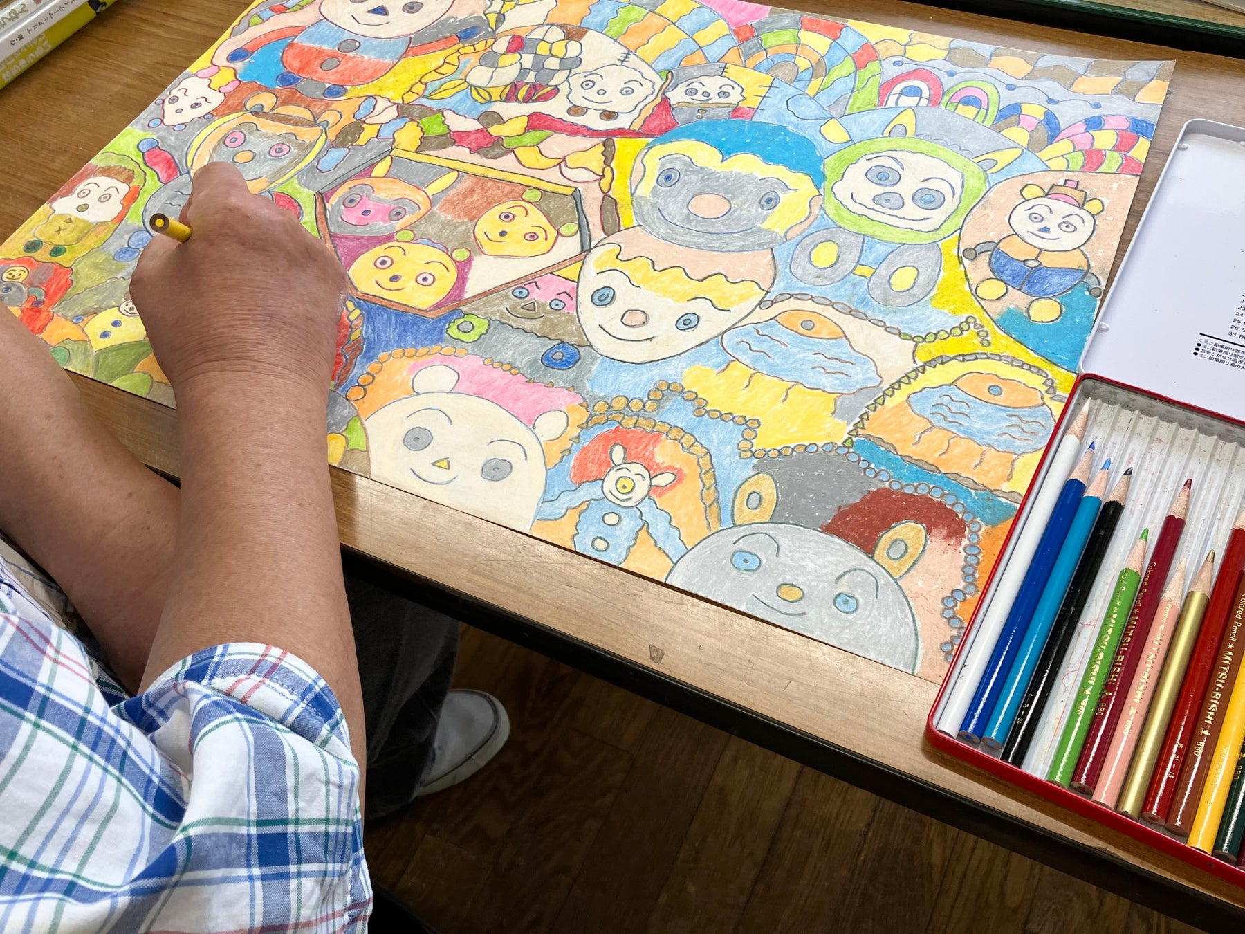 地元のアーティスト3名も参加！無料で楽しめるパラアート展『HAPPY SMILE ART in 三井ガーデンホテルズ』のサブ画像2_制作風景