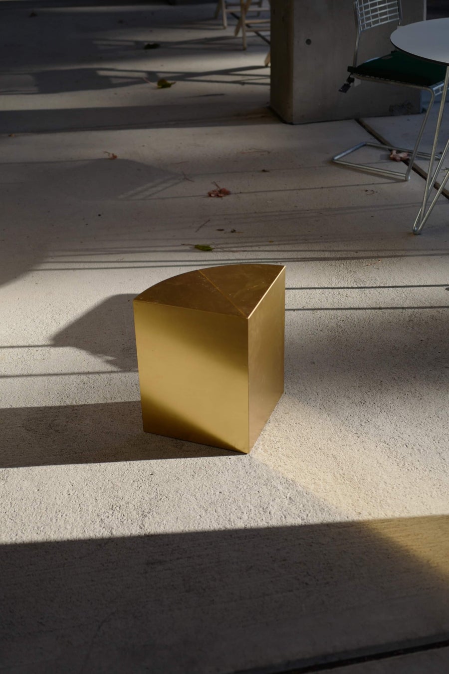 A COURTYARD、Ph.D. （フッド）のデザイン家具の新シリーズ、