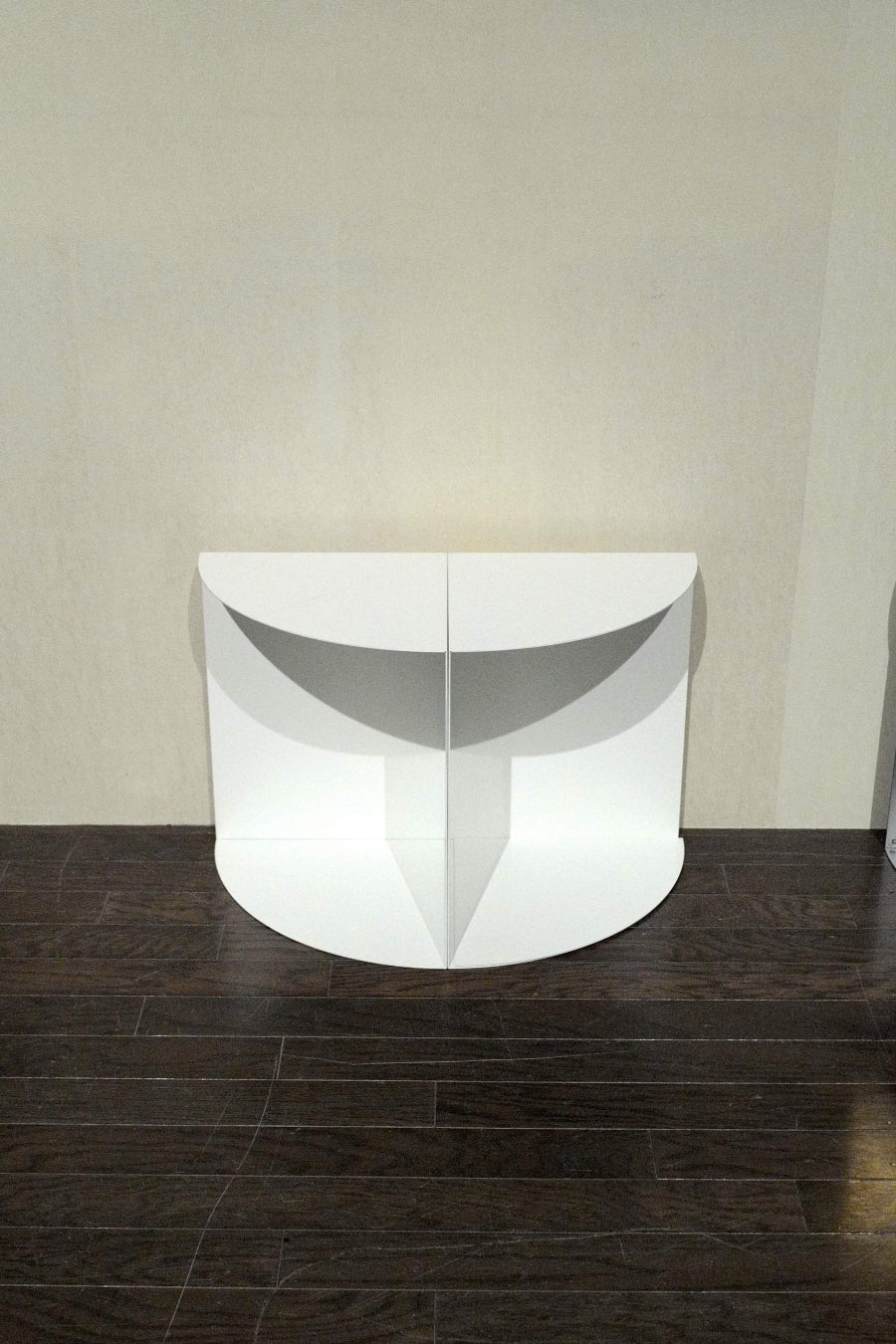 A COURTYARD、Ph.D. （フッド）のデザイン家具の新シリーズ、
