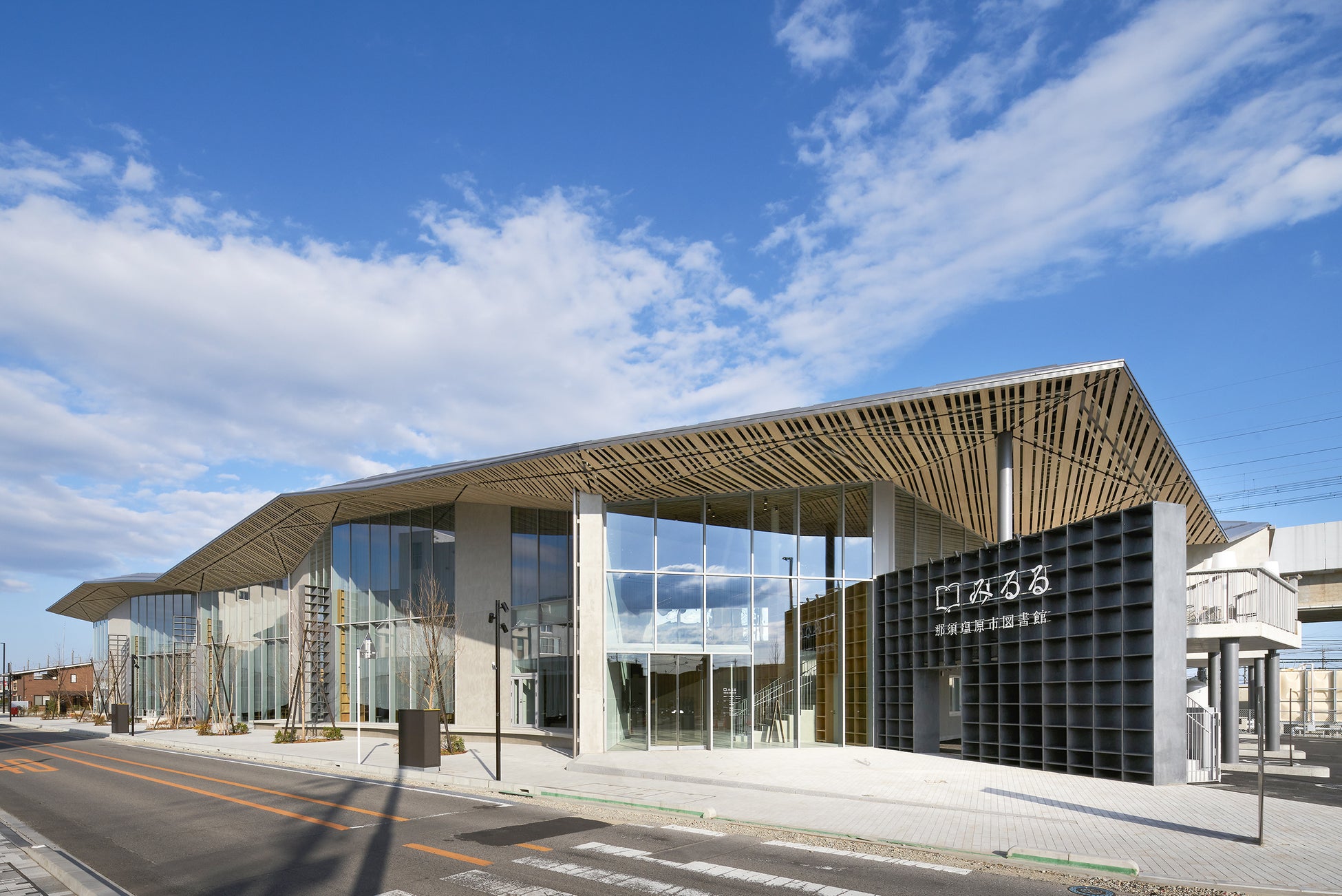 栃木県内初、那須塩原市図書館「みるる」でフラワークリエイター篠崎恵美氏によるインスタレーション「Now / Then, Present（いまとそれから。プレゼント）」を開催のサブ画像3
