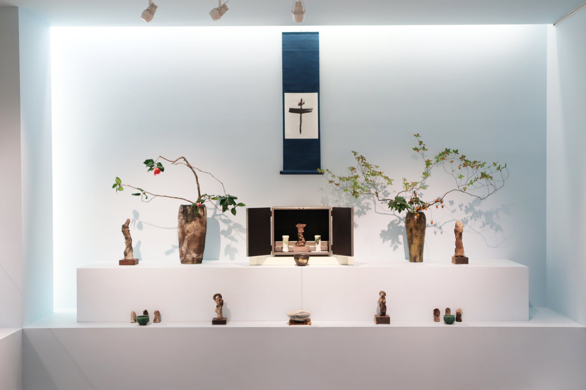 新作の陶仏、仏具が並ぶ。浅井竜介展「神宿る森羅万象の片鱗」銀座にて開催中のサブ画像1