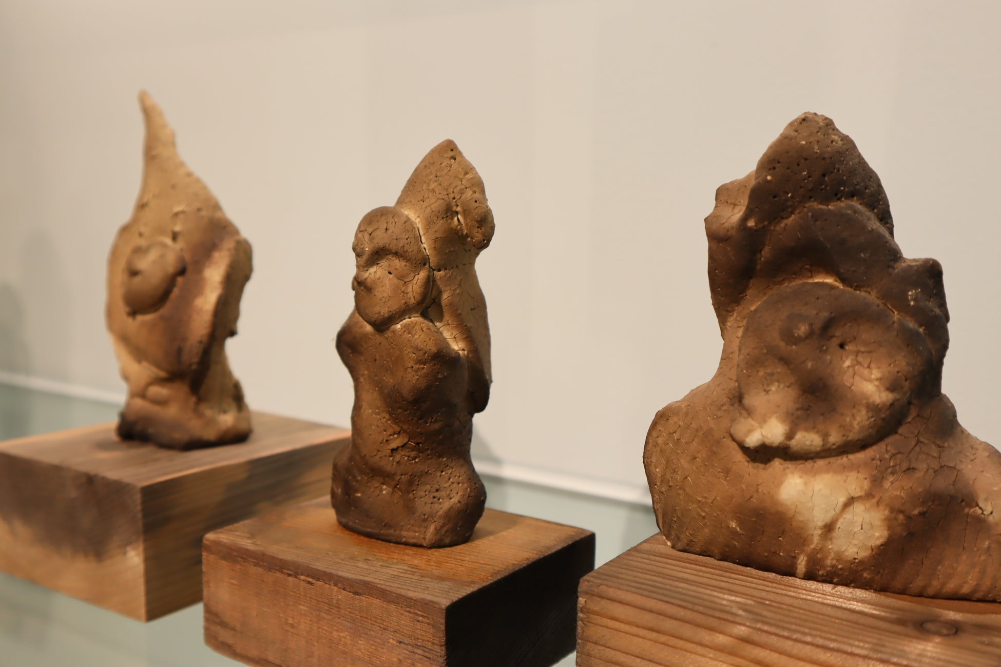 新作の陶仏、仏具が並ぶ。浅井竜介展「神宿る森羅万象の片鱗」銀座にて開催中のサブ画像3