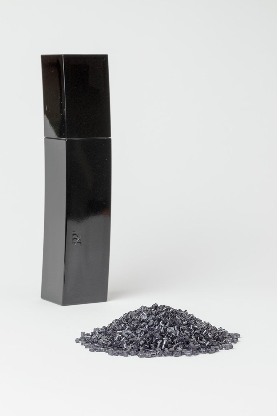 ポーラ化成工業、化粧品容器由来の再生プラスチックをアート作品へ提供のサブ画像2