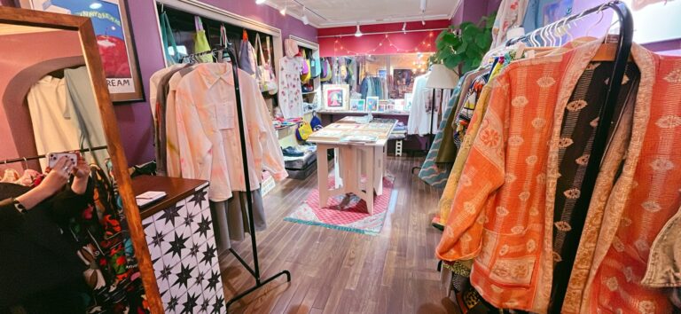 なんだこの異国情緒感！だけど不思議と落ち着く場所、坂の途中にある紫色のギャラリー、代々木上原「gallery PARADISO」をレンタルスペースとして利用しませんか？のメイン画像