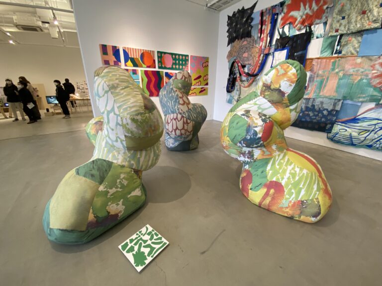 多摩美術大学「2023年度卒業制作展・大学院修了制作展」の学内展を、1月と3月に八王子キャンパスで開催しますのメイン画像