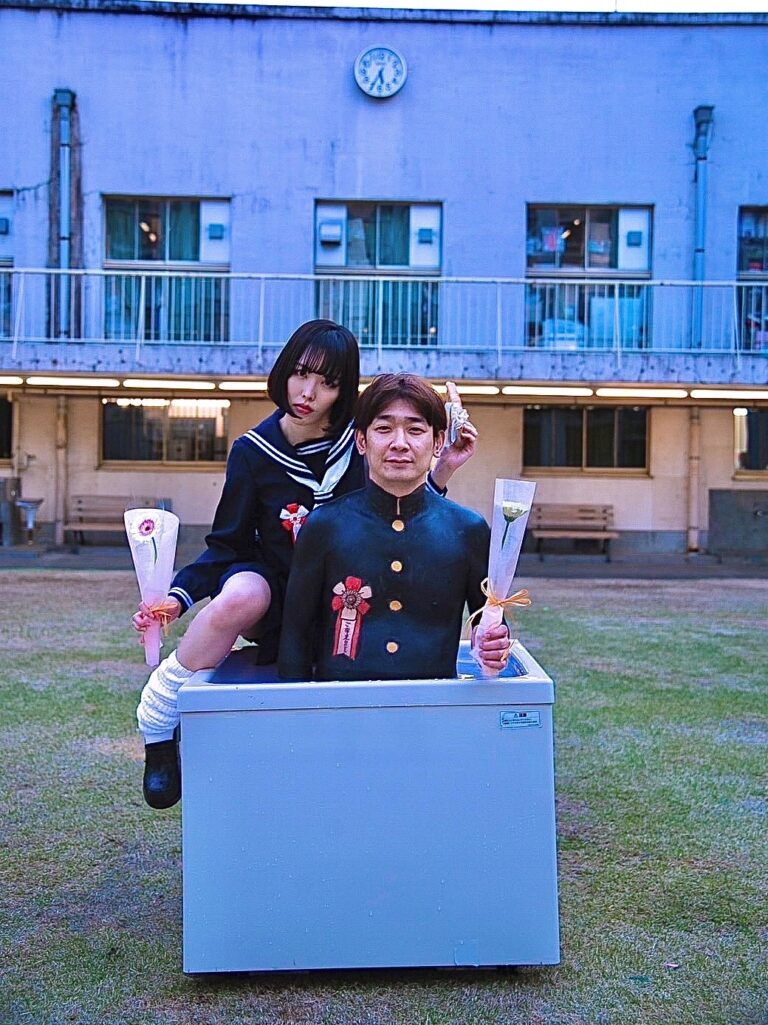 おふろアーティストとのコラボ作品と人毛を使った前代未聞の“ヘアート”銀シャリ鰻の2大展示企画が大阪に登場！のメイン画像