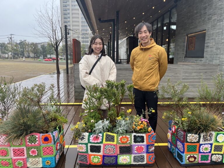 池袋のまちや公園を彩った編みものアートがラグやひざ掛けに姿を変え、再び公園へ　＜としま編んでつなぐまちアート2023【完結編】＞のメイン画像