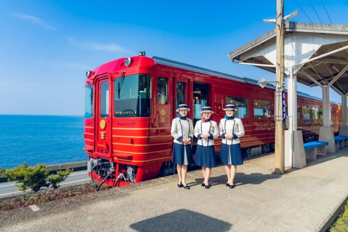 ジャルパック・ＪＲ四国による共同特別企画「人気の観光列車に貸切乗車2つのものがたり列車と藍よしのがわトロッコでめぐる四国の旅 4日間」3月25日（月）発売のメイン画像