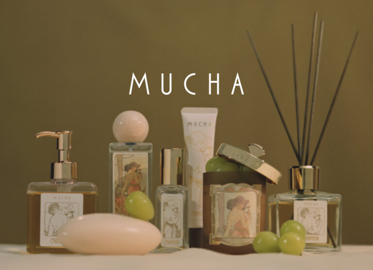 【MUCHA(ミュシャ)】人気連作「四つの花」のカーネーションを贈る、ミュシャのマザーズデイコレクション。感謝の気持ちを伝えるギフトキットを限定発売のメイン画像