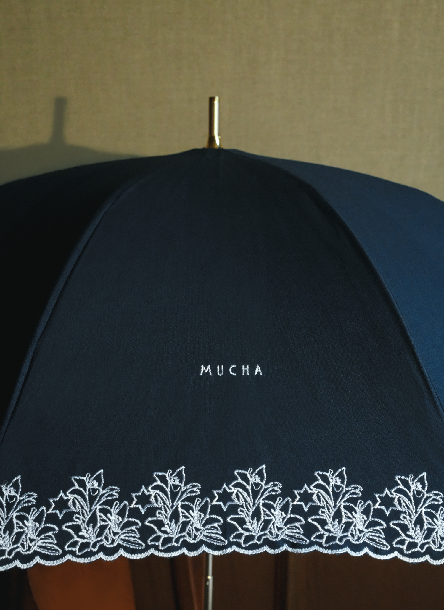 【MUCHA(ミュシャ)】芸術家・ミュシャが描くさまざまなリリーをモチーフとしたアートピースコレクションを発売。大人気の完売ポーチ新色やブランド初の日傘を展開。のサブ画像6