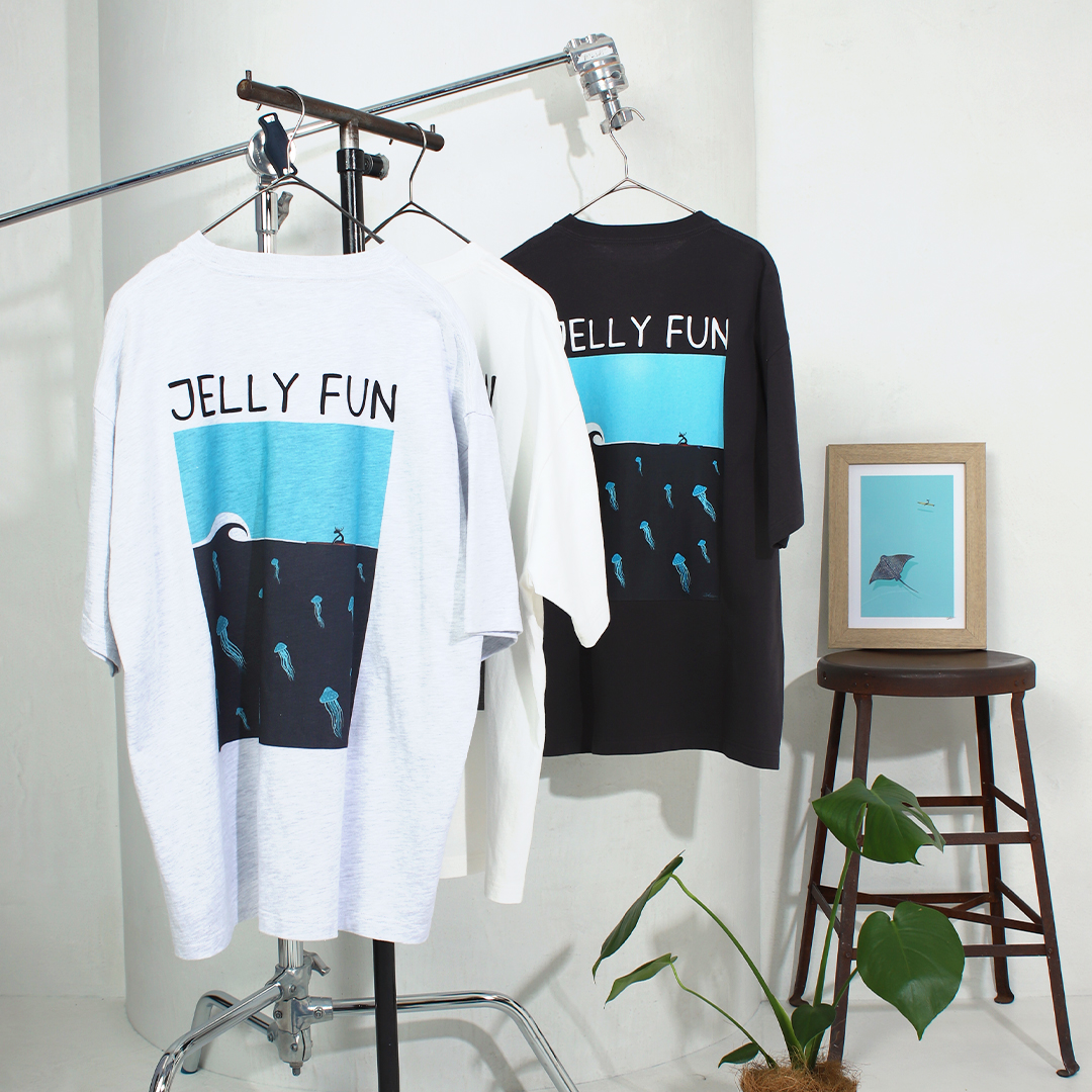 Jonas ClaessonとFREAK'S STOREがコラボレーション。様々なカルチャーを背景に描かれるアートを落としこんだアパレルアイテムを発売。のサブ画像3_WHITE・GRAY・BLACK　¥5,995(tax in)