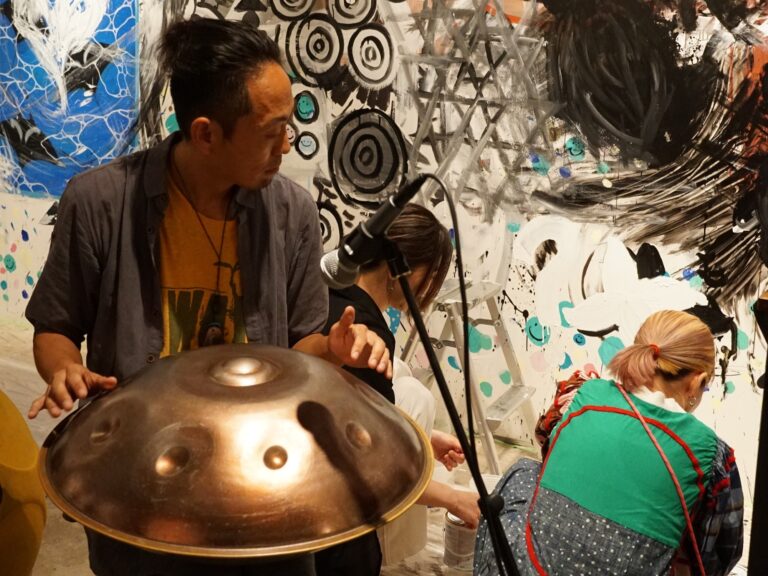 【石垣島ホテルククル 開業15周年イベント】2024年5月1日(水)より Roy Taro個展「翡翠の海 Jade Sea」開催　詩の朗読パフォーマンスものメイン画像