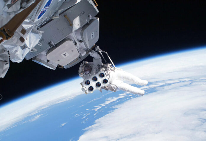 人類初（*1）、地球を24Kの超高解像度で撮影する壮大な挑戦。宇宙アートプロジェクト「WE」に協賛のメイン画像