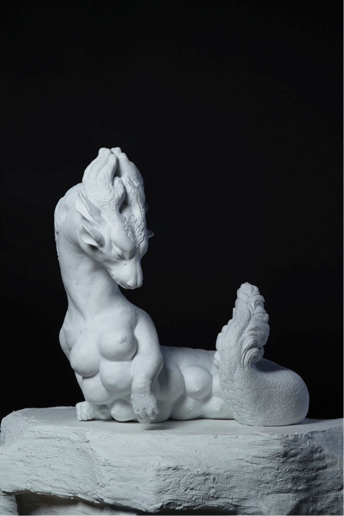 【銀座 蔦屋書店】佐野藍の展示「Milky Rain」を4月20日(土)より開催。大理石を素材に幻獣を彫ることで、自分の内なる世界を表現する。のメイン画像