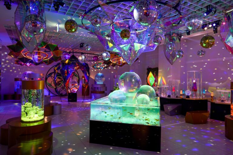 期間限定 「UNDER WATER SPACE NAGOYA」 mozoワンダーシティに明日オープン！宇宙旅行を模した異次元アクアリウムは 新感覚なアート展示にのメイン画像
