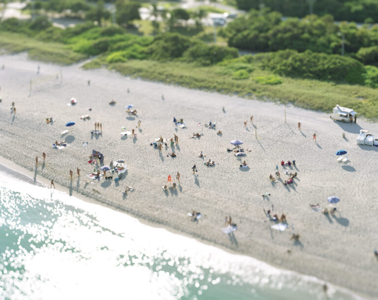 【本城直季の世界】歴史をある写真ラボ施設で「見ること」「見えること」を体験するアート展示【東條會館写真研究所】のメイン画像