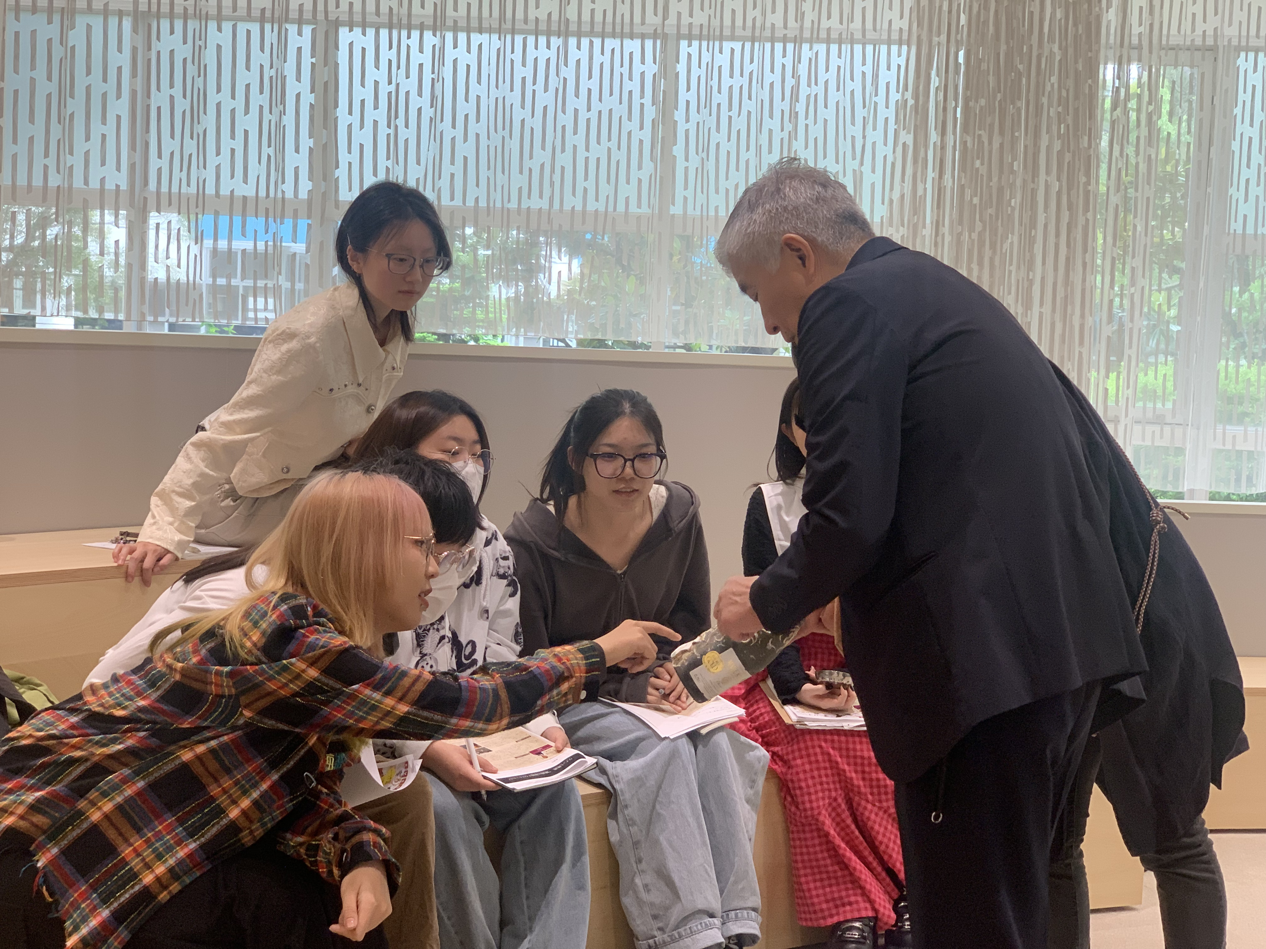5月30日は「ゴミゼロの日」。株式会社ソムリエ×女子美術大学「ワインボトルをアートの力でリサイクル」のサブ画像2