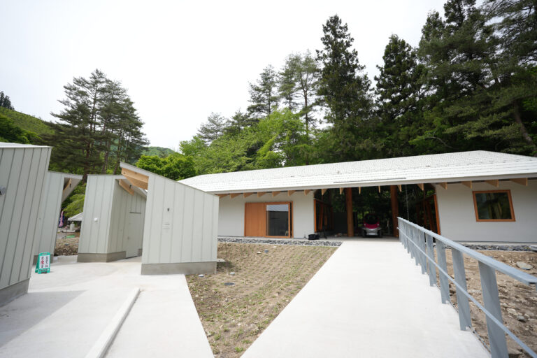 四万温泉の玄関口に新施設「THE LOOF」及びArt Gallery「+toilet」が2024年5月21日OPEN。アート作品や総料理長が腕をふるう蕎麦屋"KachiSOBA"などが同時OPENのメイン画像