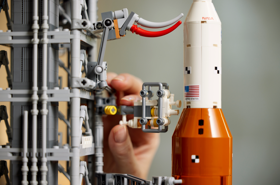 「レゴ®アイコン NASA アルテミス スペース・ローンチ・システム」「レゴ®アート 天の川銀河」2024年5月18日（土）より販売開始のサブ画像2_格納式供給ライン