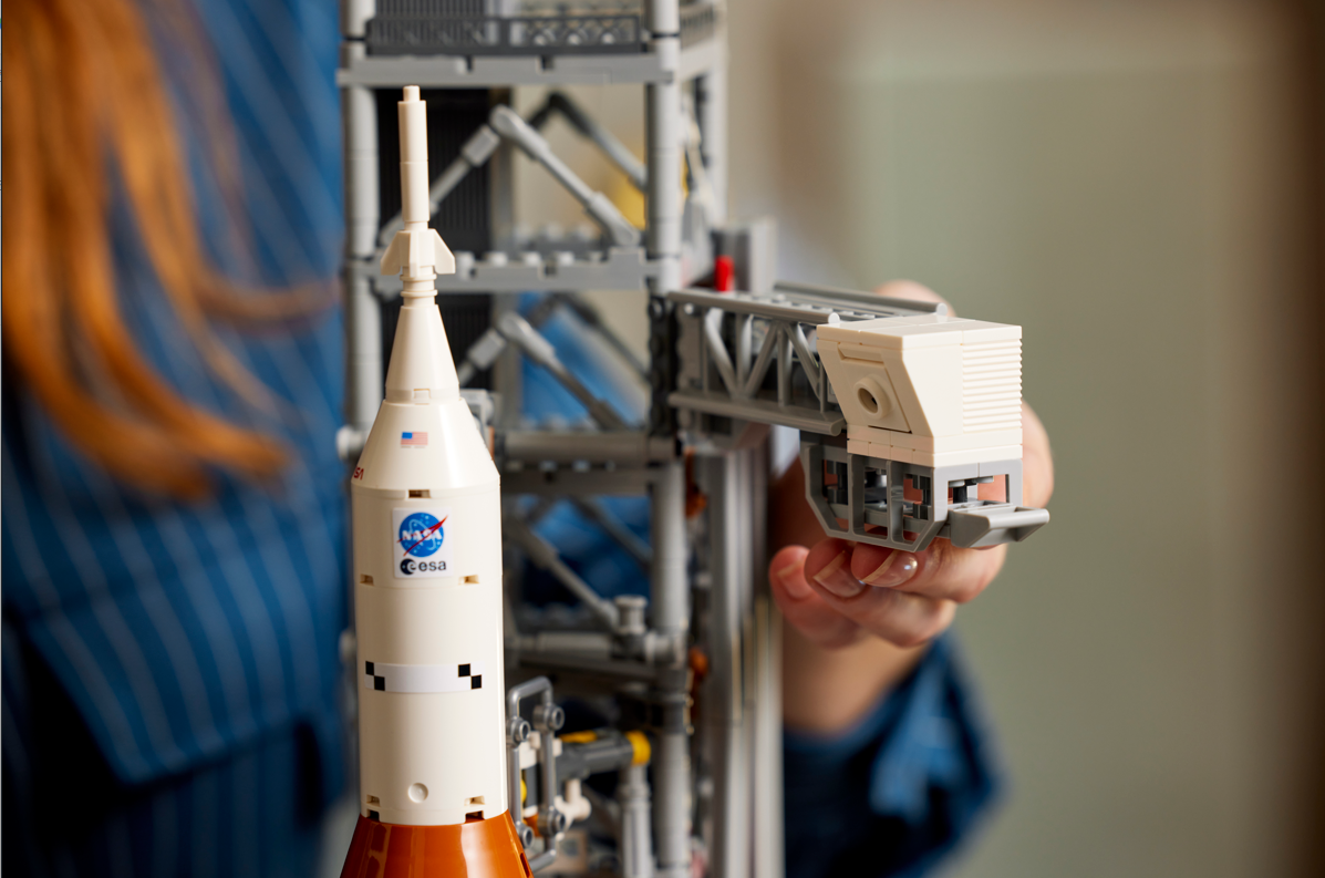 「レゴ®アイコン NASA アルテミス スペース・ローンチ・システム」「レゴ®アート 天の川銀河」2024年5月18日（土）より販売開始のサブ画像3_乗組員の登場ブリッジ