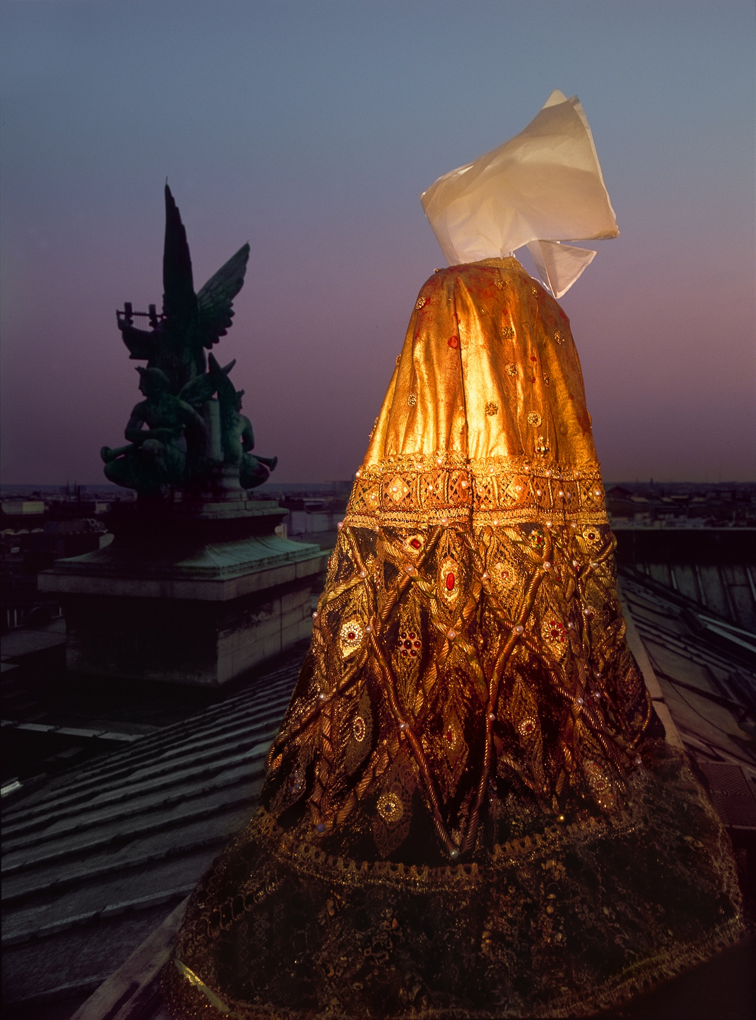 写真家 田原桂一が捉えたパリ・オペラ座 「OPÉRA de PARIS」展を開催のサブ画像2_田原桂一 写真集「OPÉRA de PARIS」（撮影：1987年〜1994年、出版：1995年）より