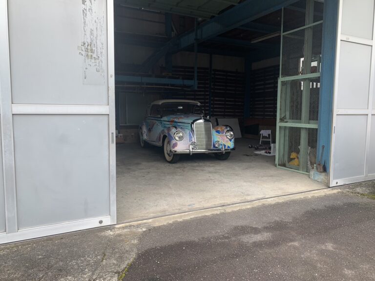 メルセデス・ベンツの名車が時代を越えて京都の文化地区で再びスポットライトを浴びるのメイン画像