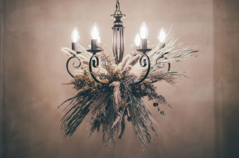 シャンデリア×フラワー専門店『STOCKROOM』コラボレーション！ボタニカルリースケーキとプリンセスケーキが新登場連日行列の梅田茶屋町「ファクトリーカフェ」で開催開催期間:6/14～8/31迄のメイン画像