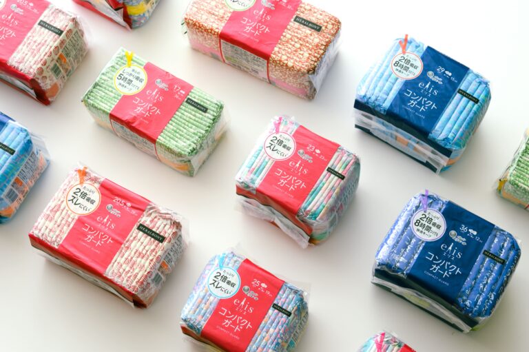 ヘラルボニーの契約作家7名のアートが個包装にあしらわれた生理用ナプキン、6月1日（土）より全国販売のメイン画像