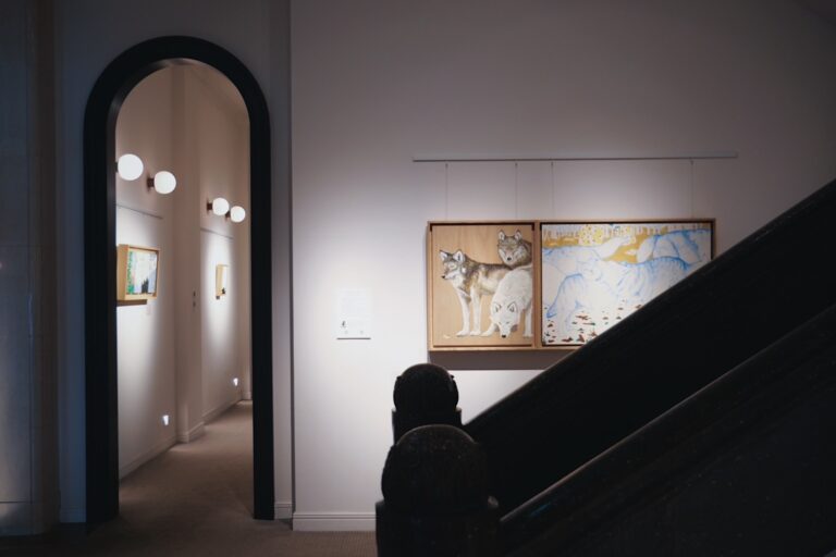 北海道の夏の美しさを彩る「D[di:] Mai Kuwahara」氏の展示「あのはなしのつづき」が、建築美を感じるUNWIND HOTEL & BAR 小樽の「UNWIND GALLERY」にて開始のメイン画像