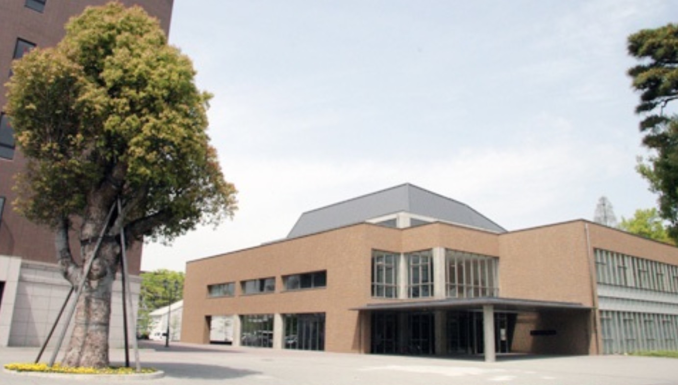 【岡山大学】創造性教育の未来を考えるCRE-Lab.FORUM2024「未来と創造―人と学びの新たな関係―」〔7/6,土～7/7,日 ハイブリッド開催〕のサブ画像2_現地開催の会場となる岡山大学創立五十周年記念館（岡山大学津島キャンパス）
